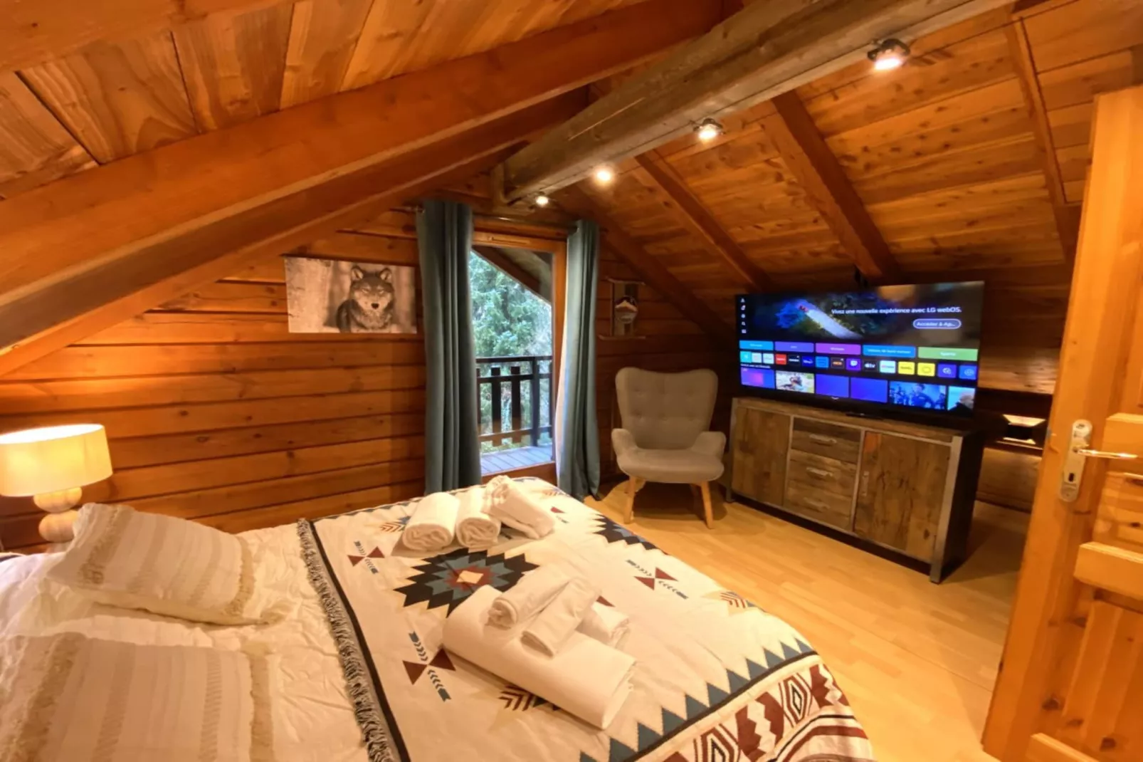 LE GRIZZLY Chalet en bois au calme-Schlafzimmer