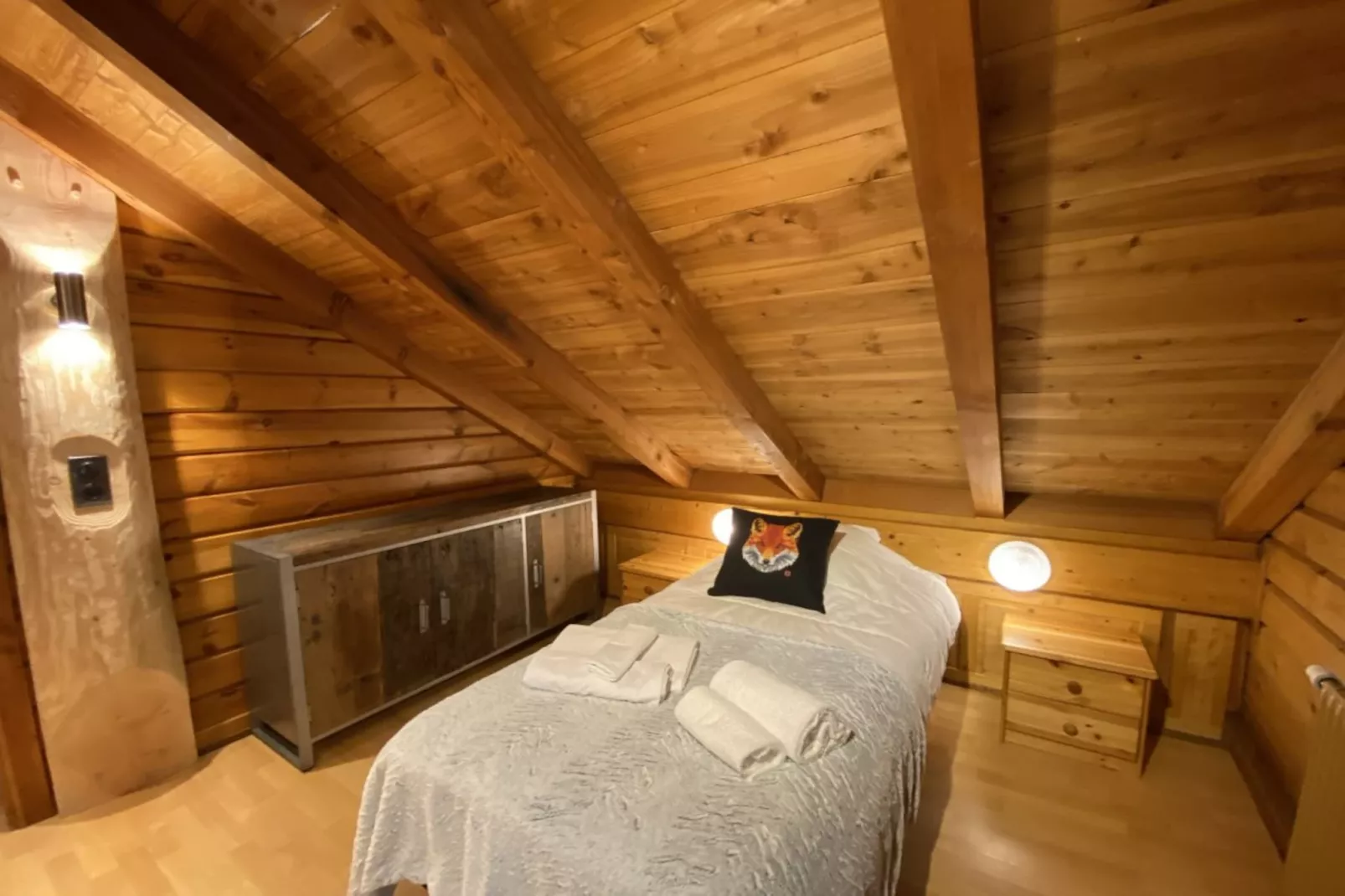 LE RENARD  Chalet en bois au calme-Bedroom