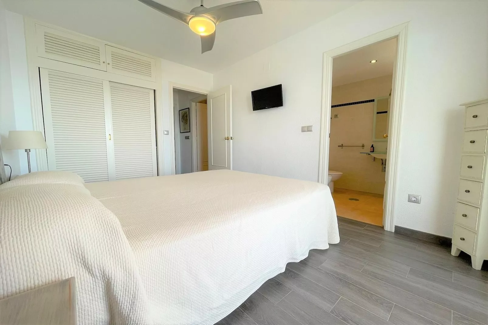 Apartamento con piscina frente al mar en La Manga del Mar Menor-Chambre