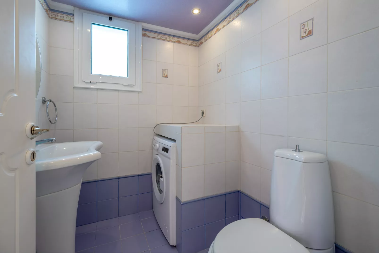Amina-Bathroom