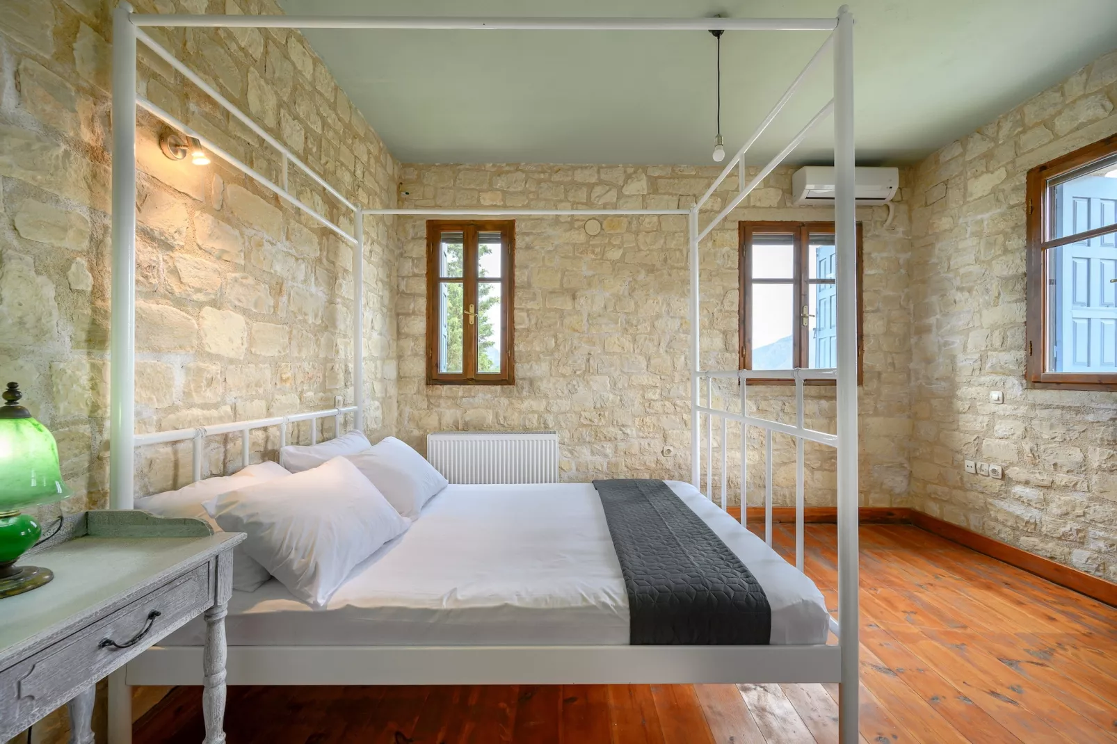 Rogalida-Bedroom