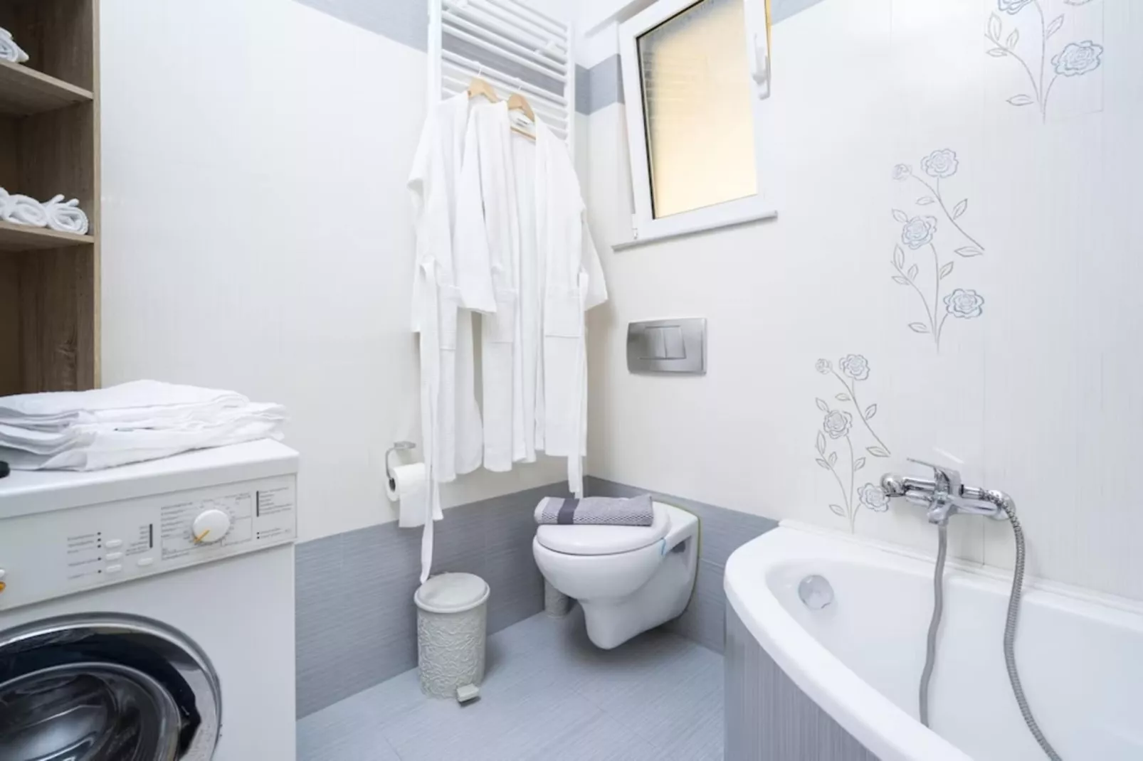 Helen Luxury Holiday House With Sea View-Bathroom