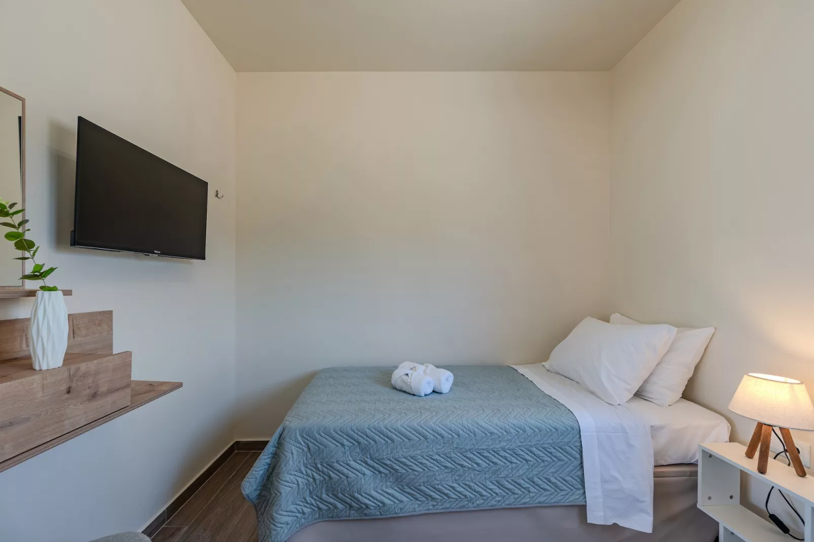 Nevelo Amethyst-Bedroom