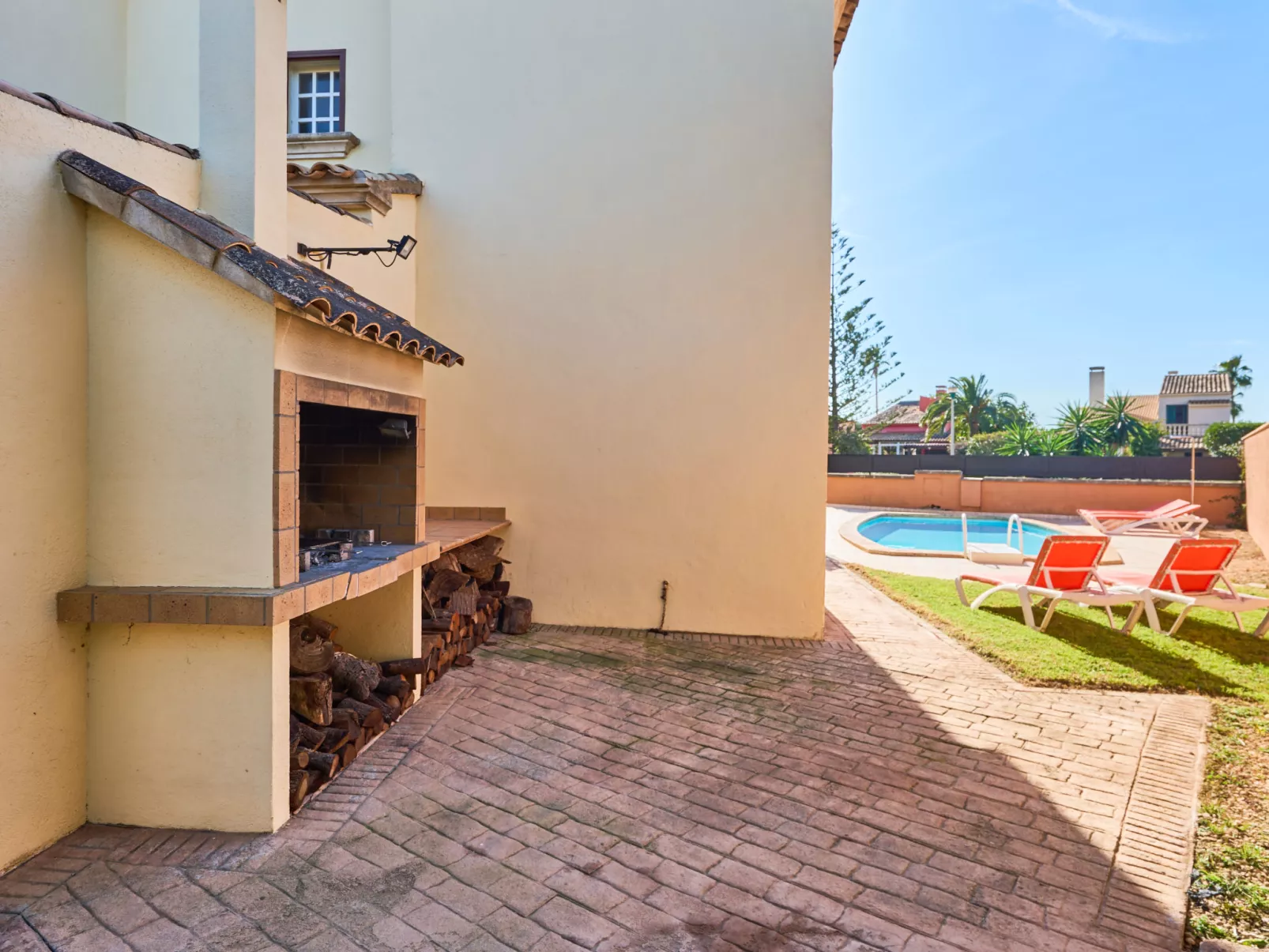 Villa Tos-Draußen