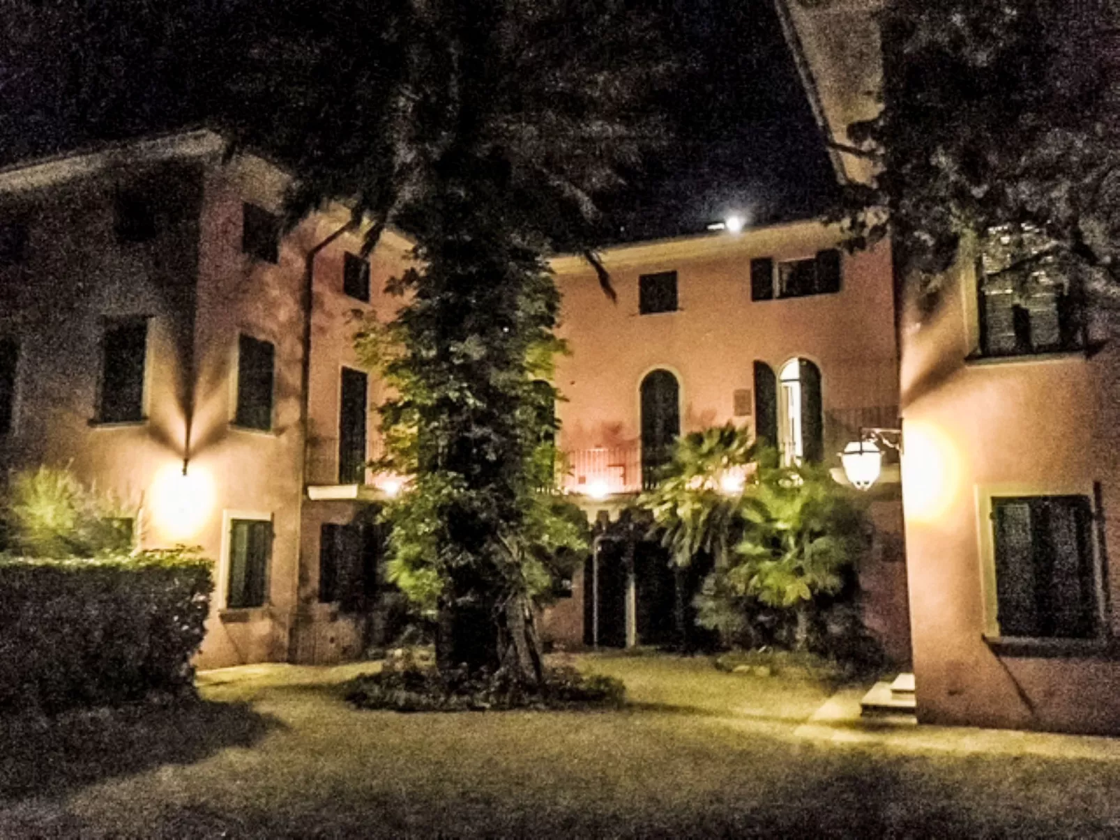 Rotonda-Outside