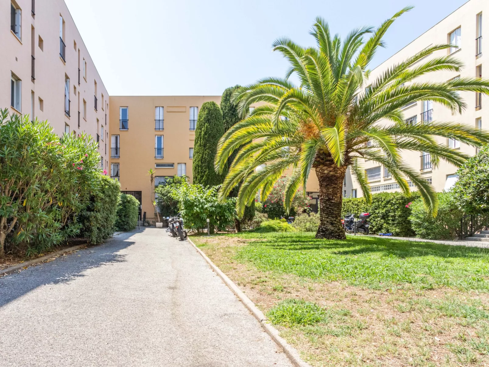 Saint Antoine-Outside