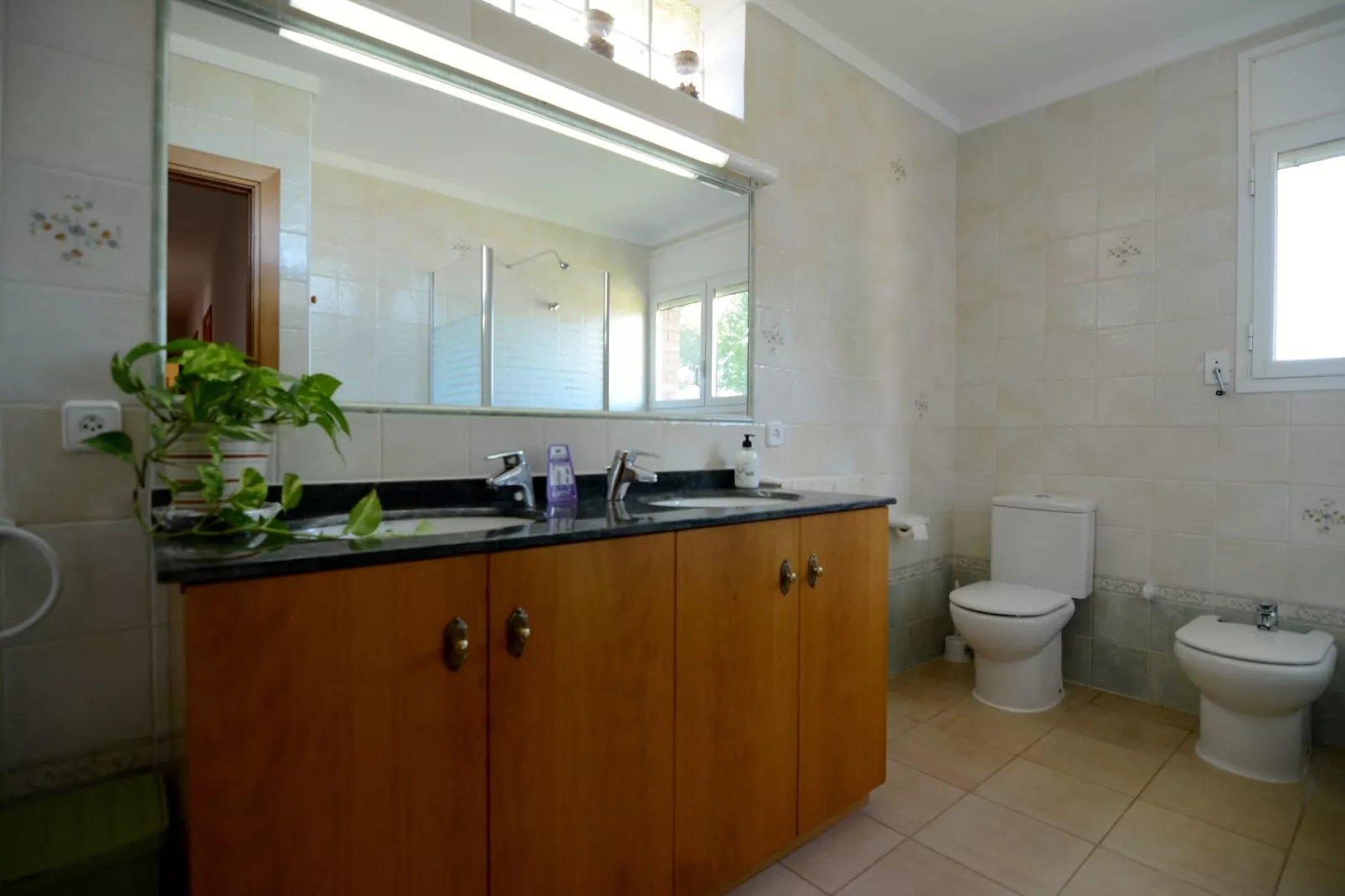 LA ROMAGUERA-Bathroom