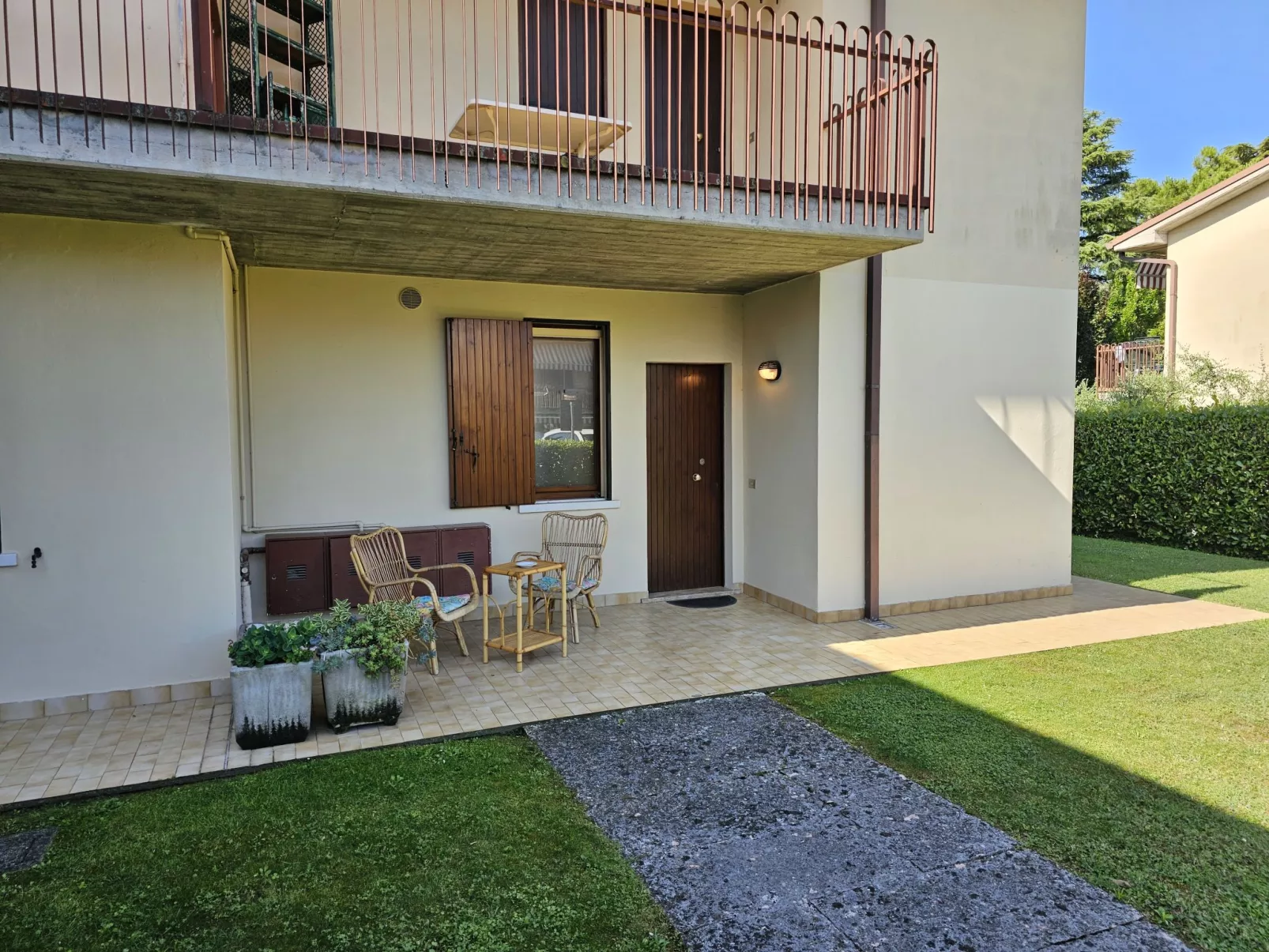 Sole del Garda-Outside