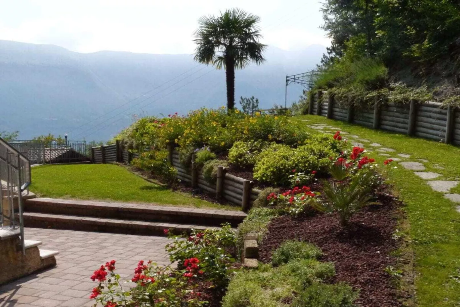 402964-Gardens summer