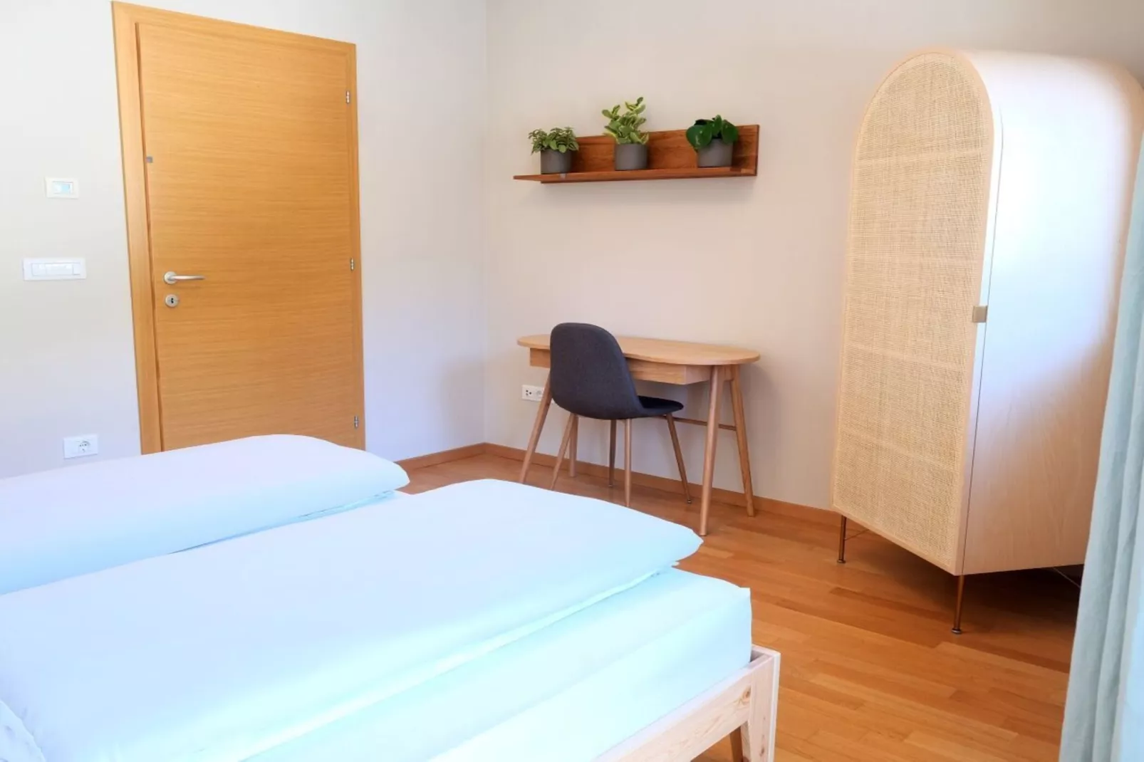 498042-Bedroom