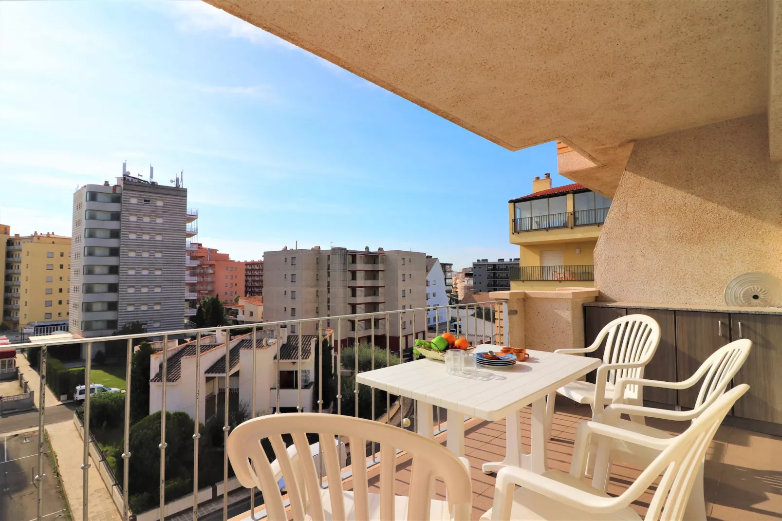 DELTA 4 2 Roses-Terrassenbalkon