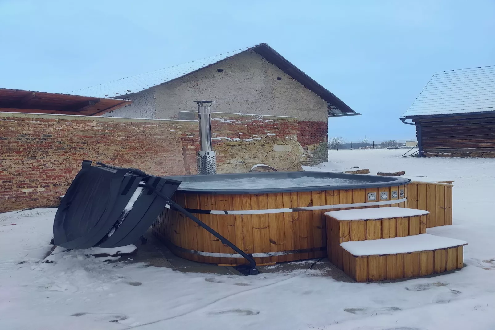 Mnichovo Hradiste SVK405-Außenbereich