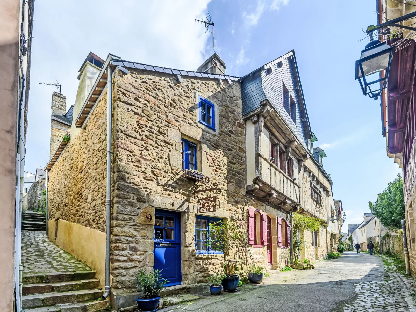 Maison du Bosco-Outside