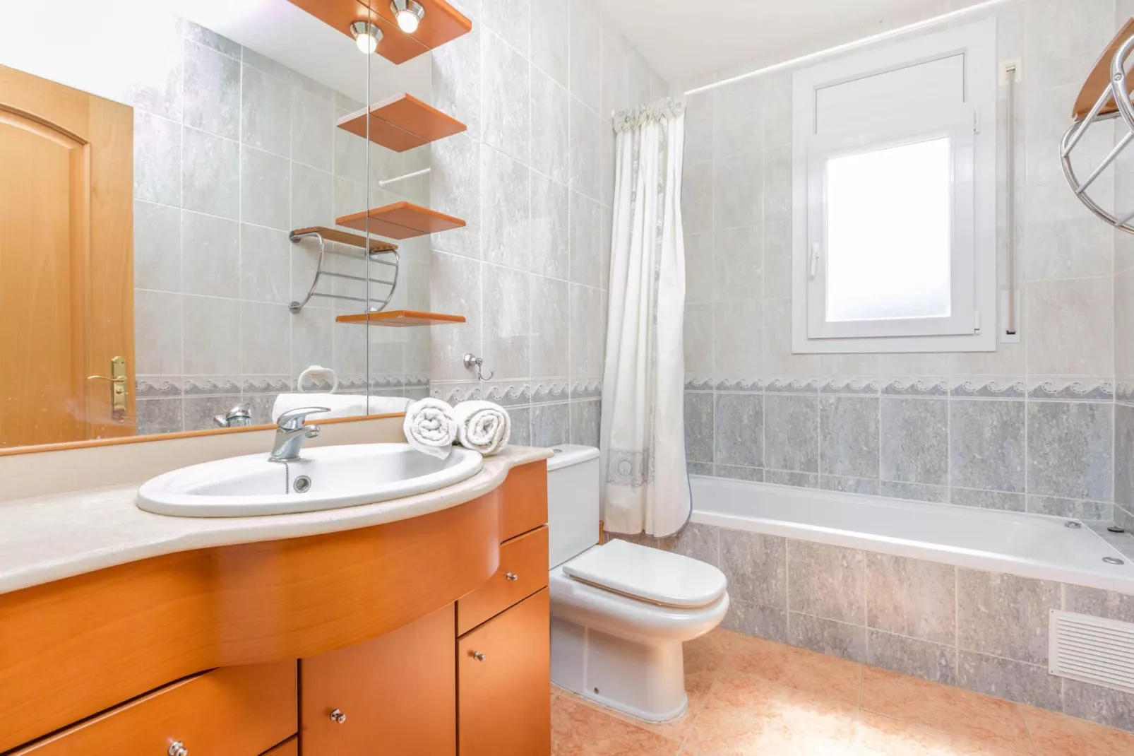 Angeles-Bathroom