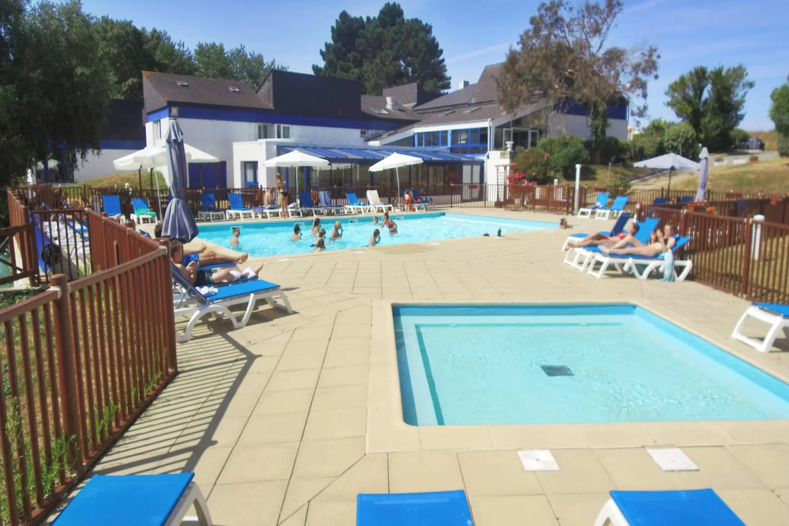Gîte 4 Pièces 8 Personnes 1 bébé 2 salles d'eau-Pool