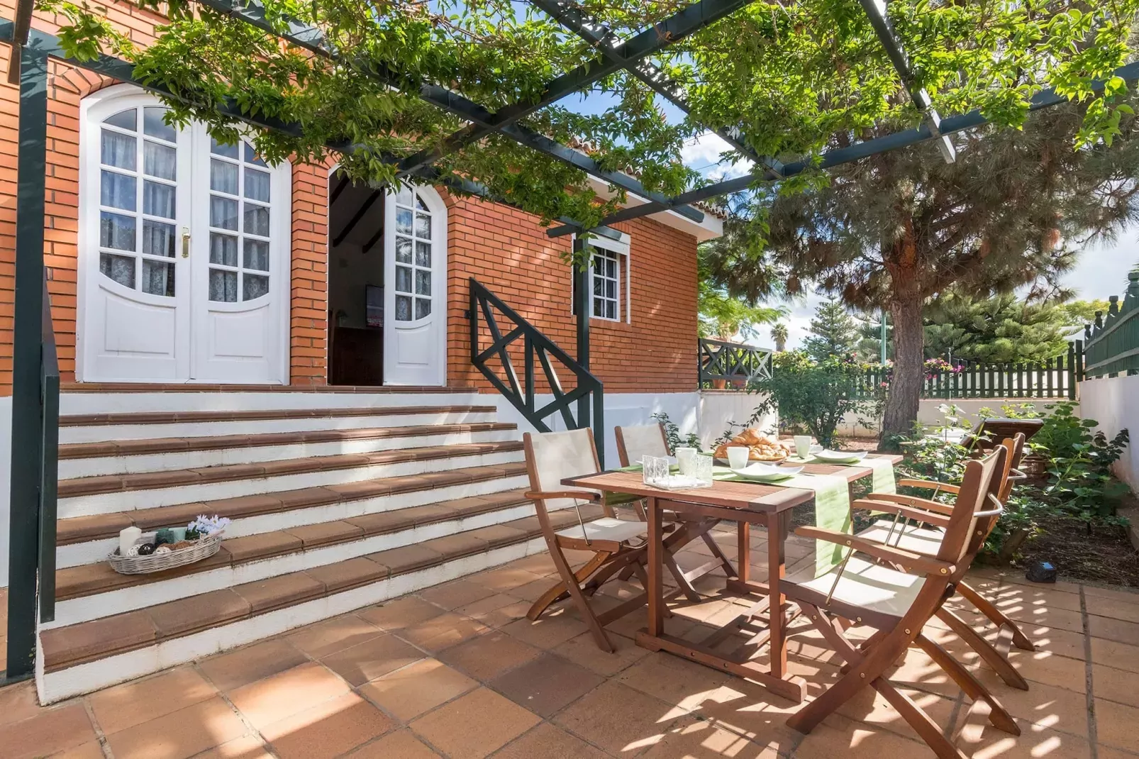 GC0181  Los Almendros-Terrace balcony