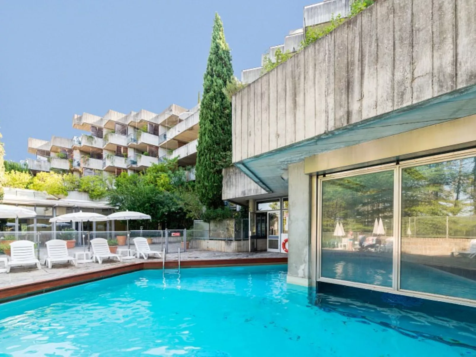 Le Vallon-Outside