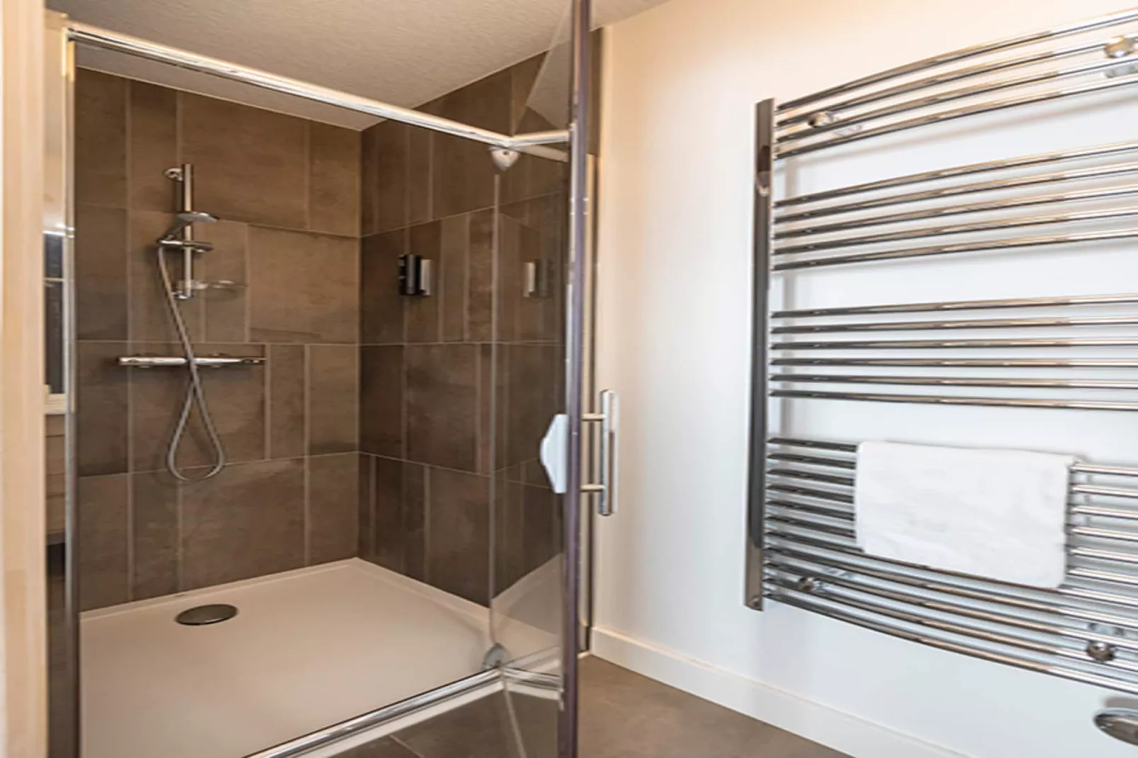 Le Hameau de barthelemy-A36S-Salle de bain