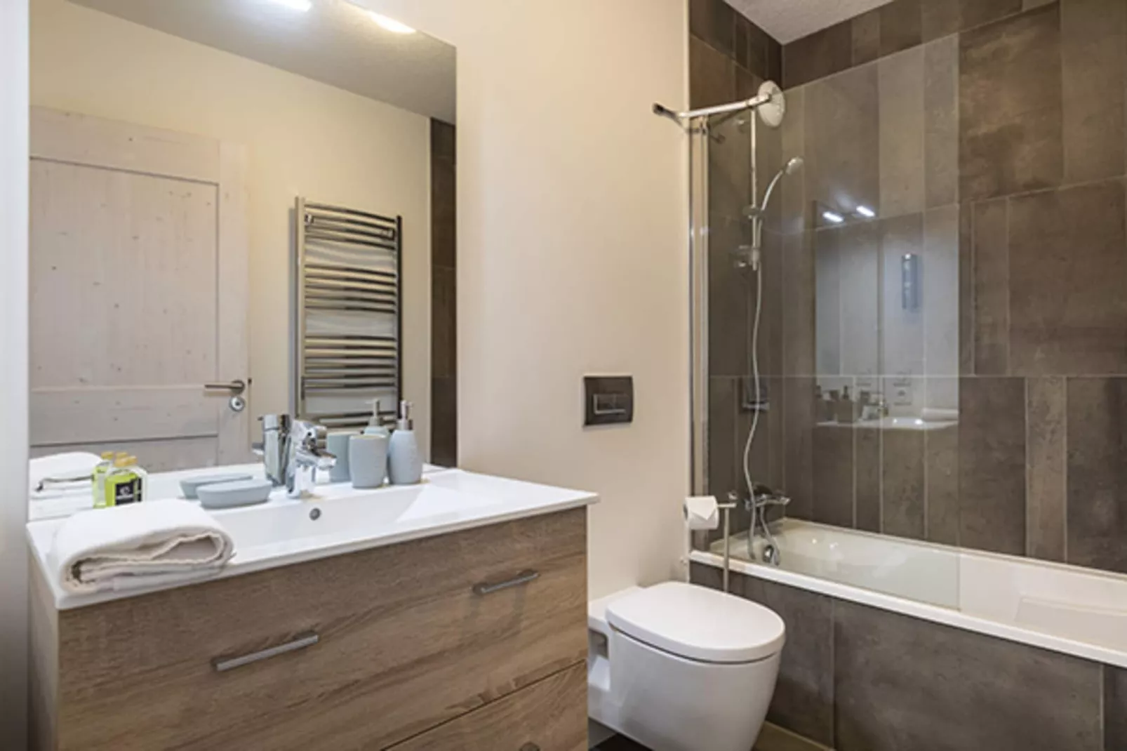 Le Hameau de barthelemy-A48P-Salle de bain