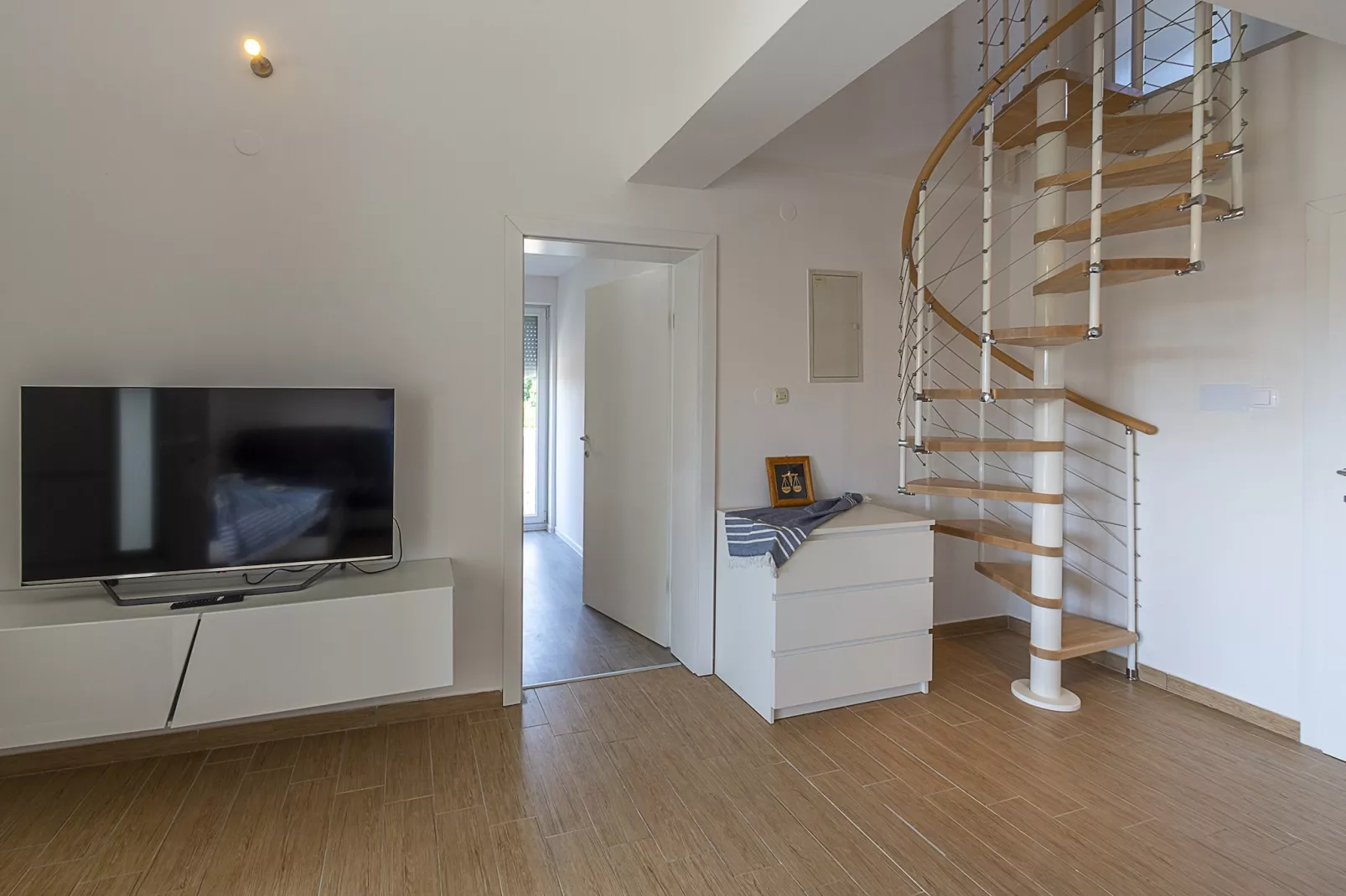 Villa Susanne with Private Pool-Wohnzimmer