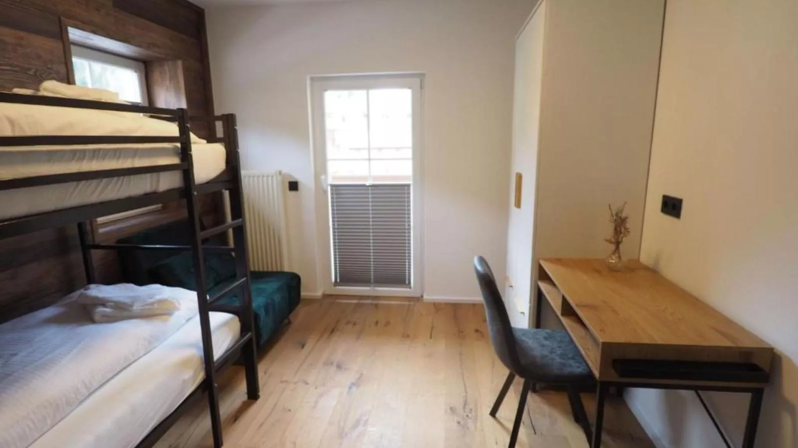 Leni Top 3-Bedroom