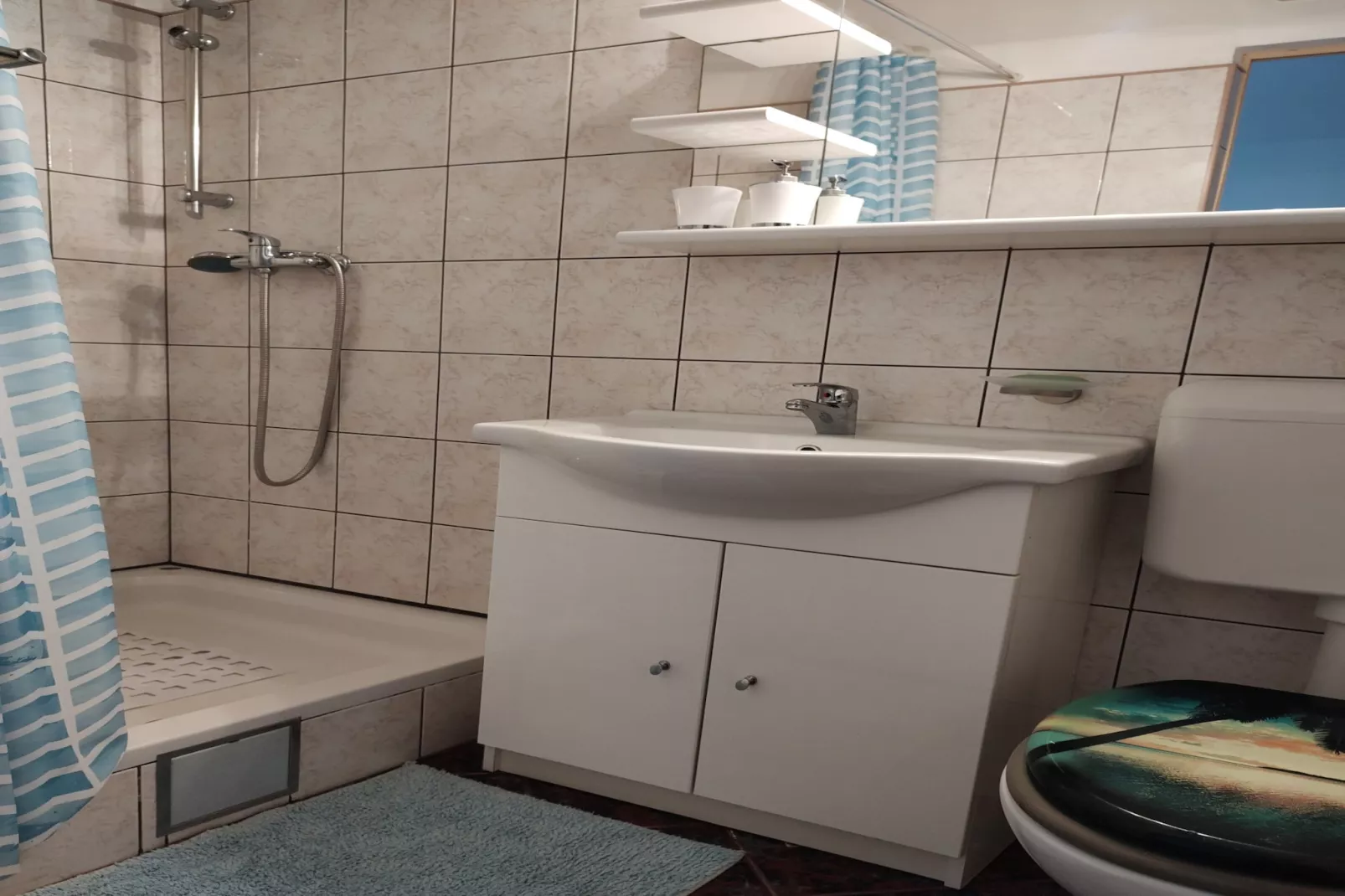 Apartment Lemi - three bedroom apartment-Bathroom