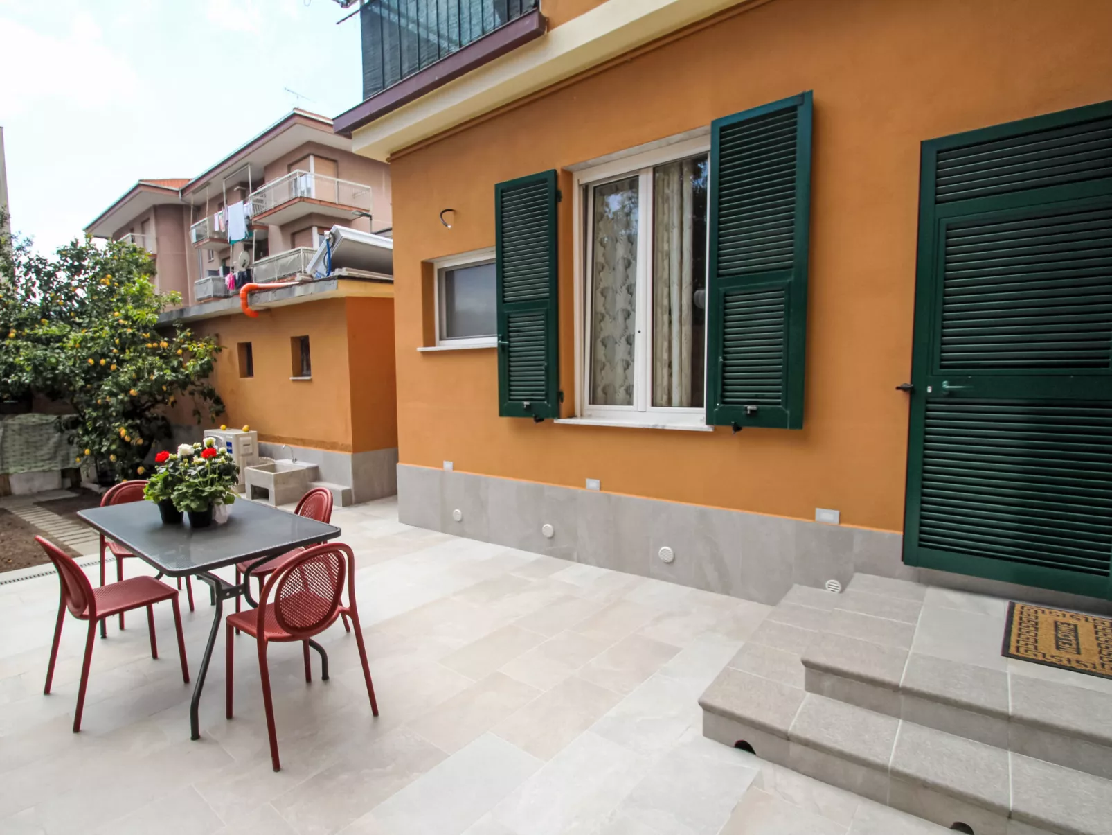 Via Nazionale-Outside