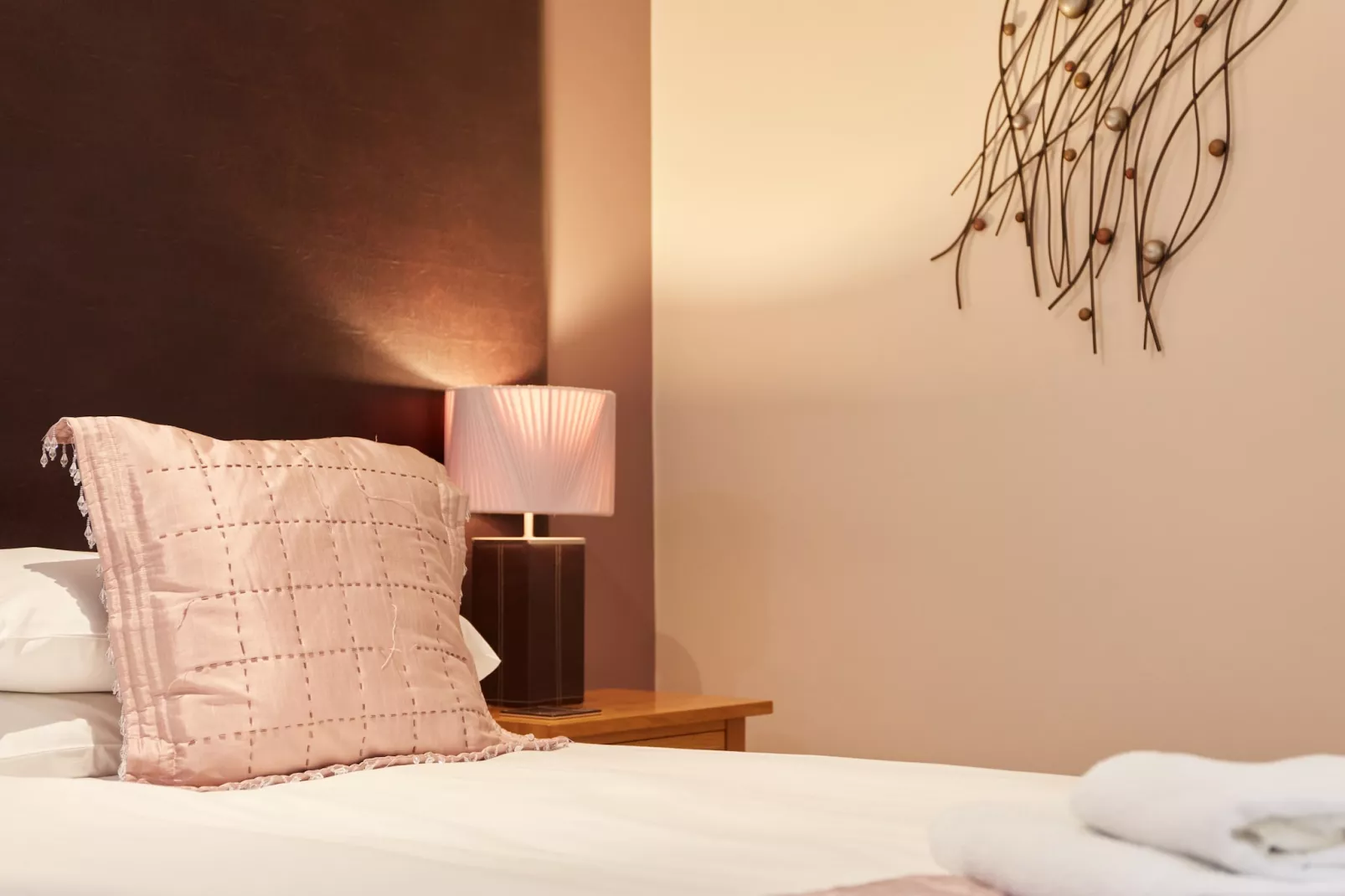 Sunshine Cottage-Bedroom