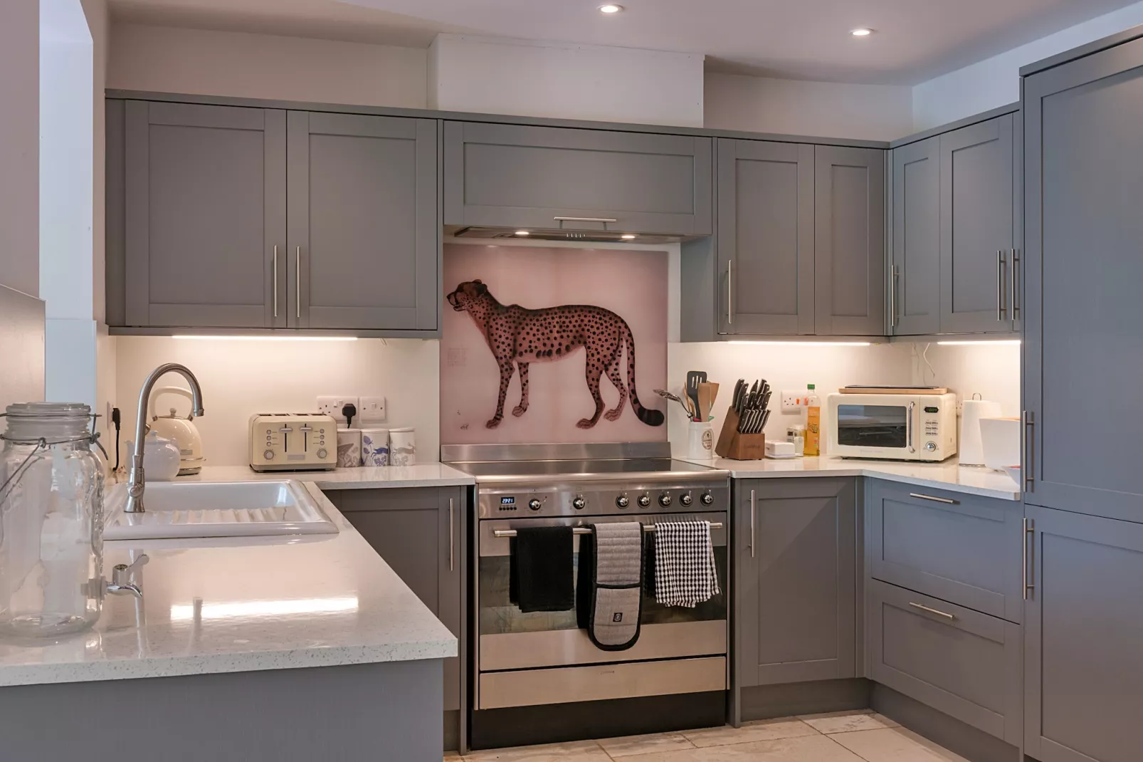 Fox and Hare-Kitchen