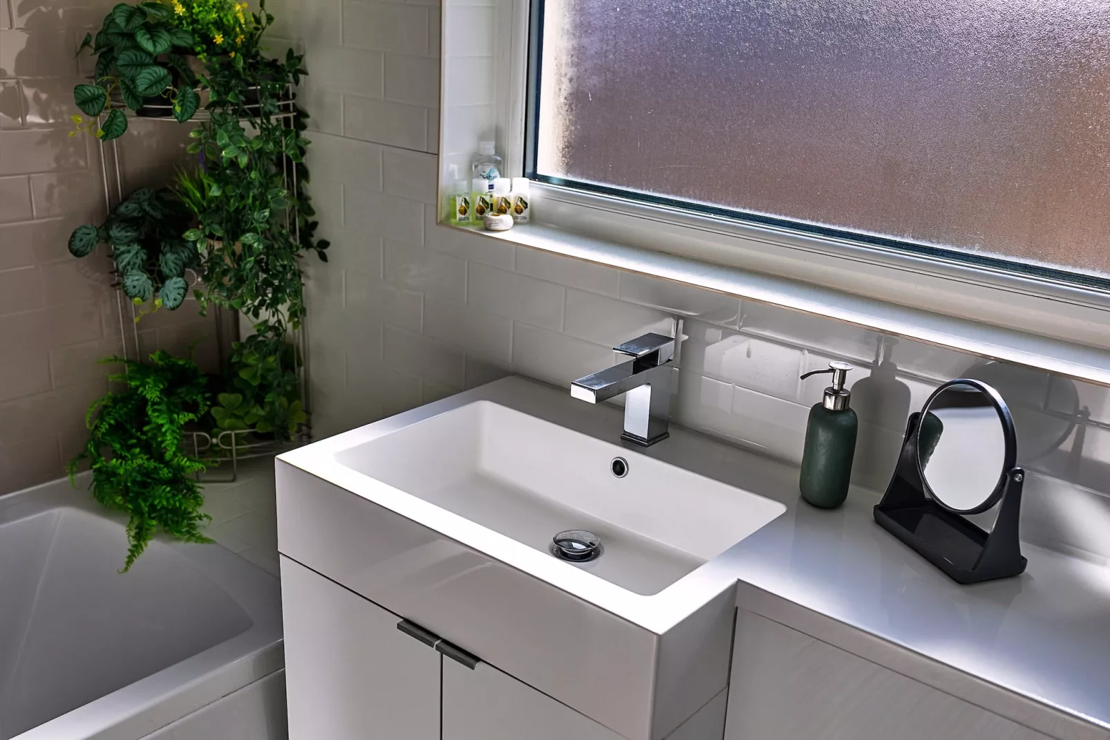 Byron Street-Bathroom