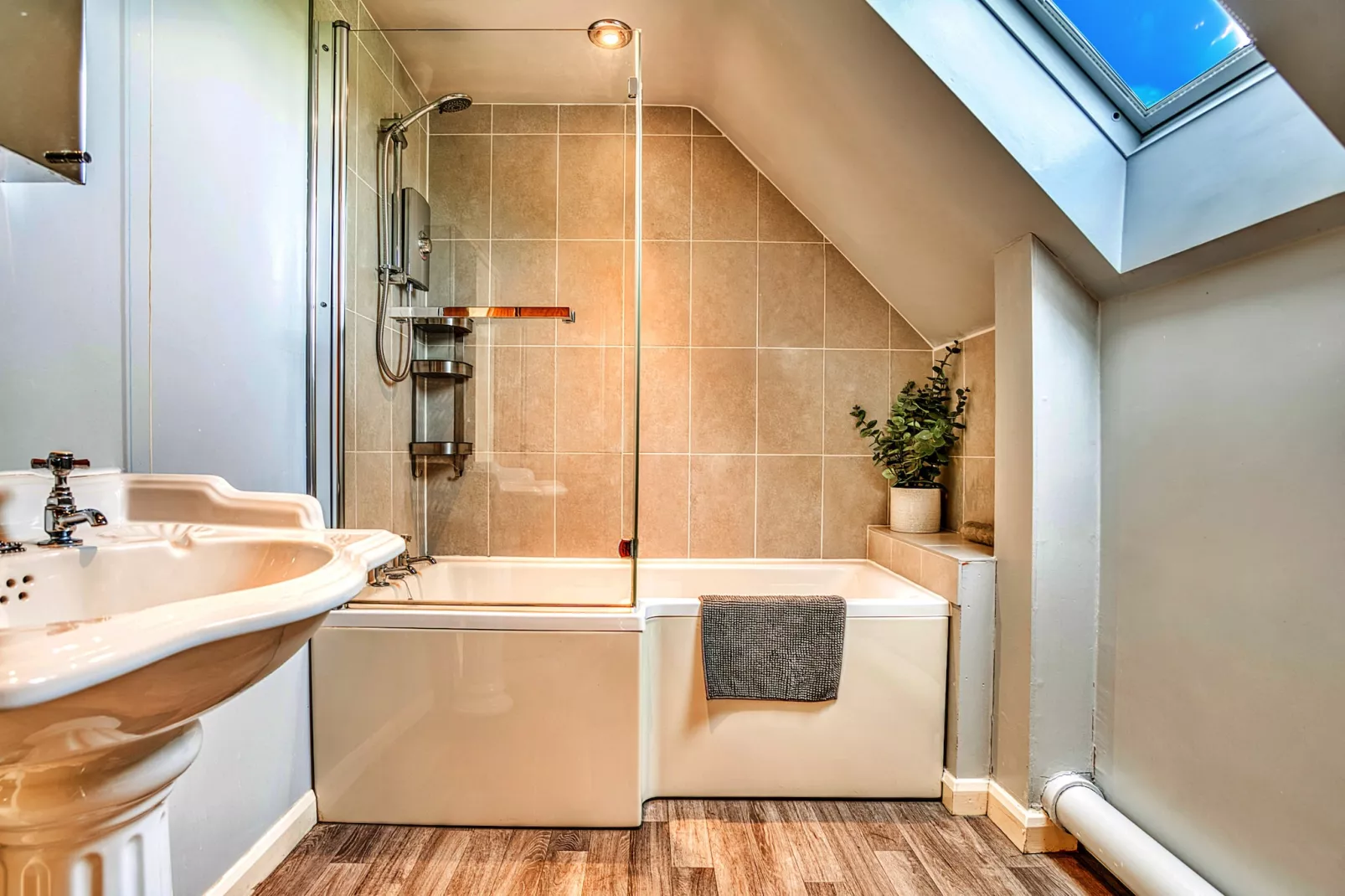 Gag Barn-Bathroom