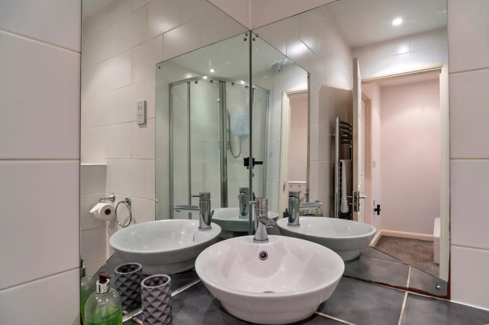 Carworgie Cottage-Bathroom