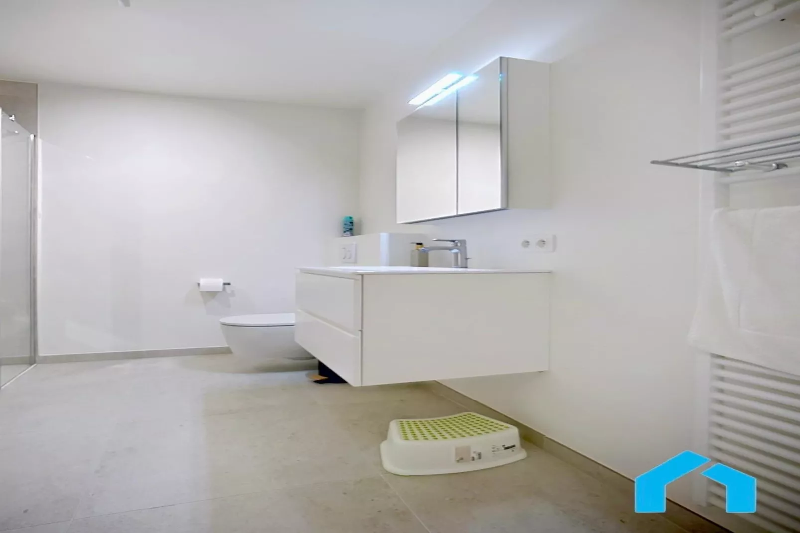 Emeraude 11-Bathroom
