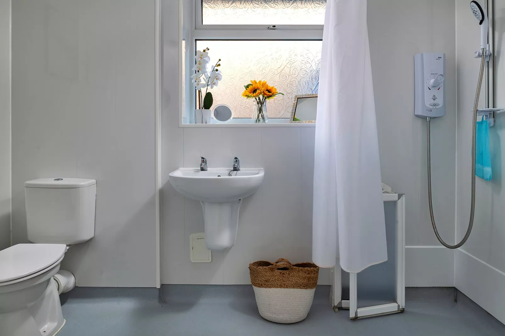 37 Bro Enddwyn-Bathroom