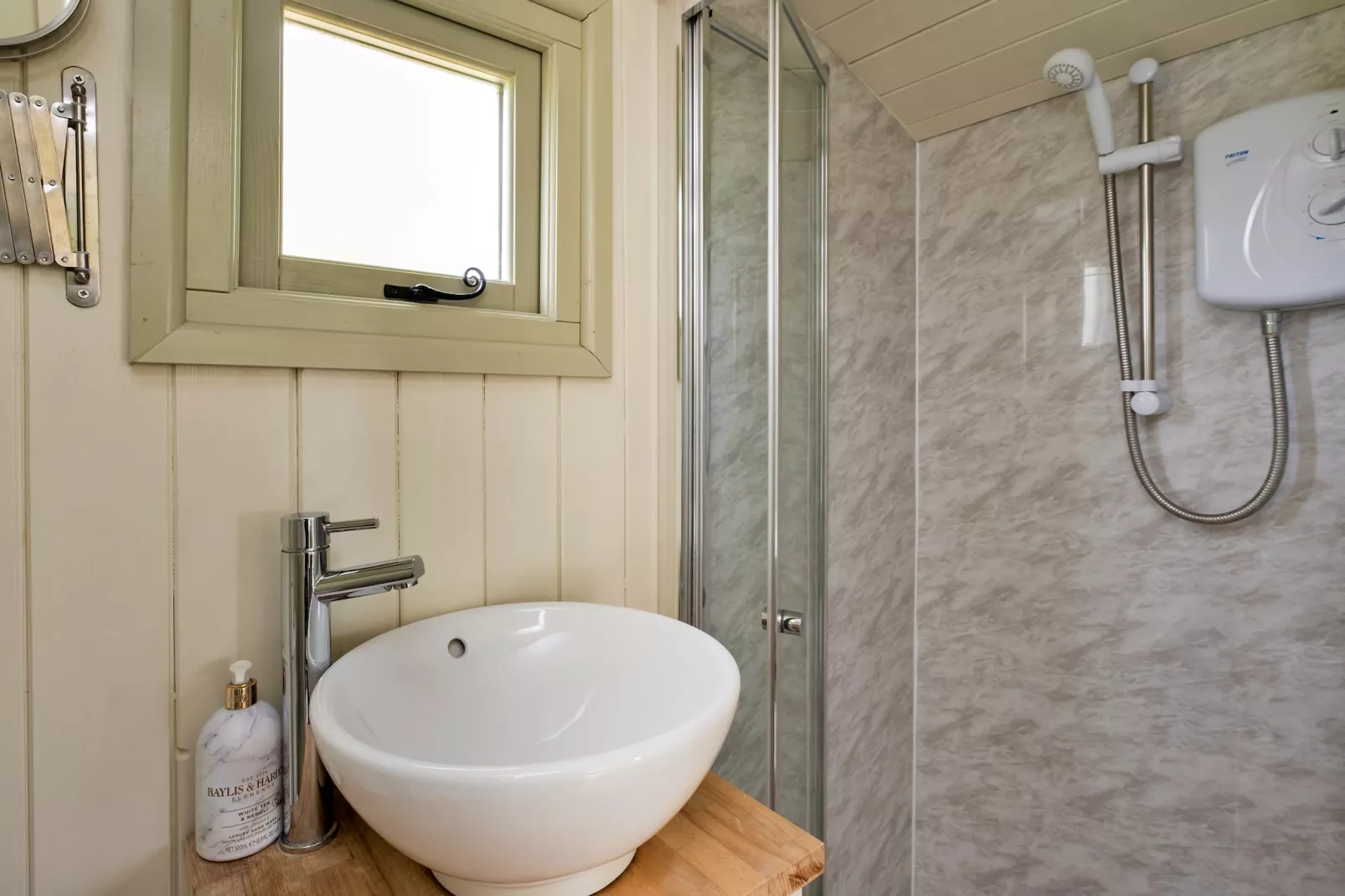 Hay and Hedgerow Glamping-Bathroom