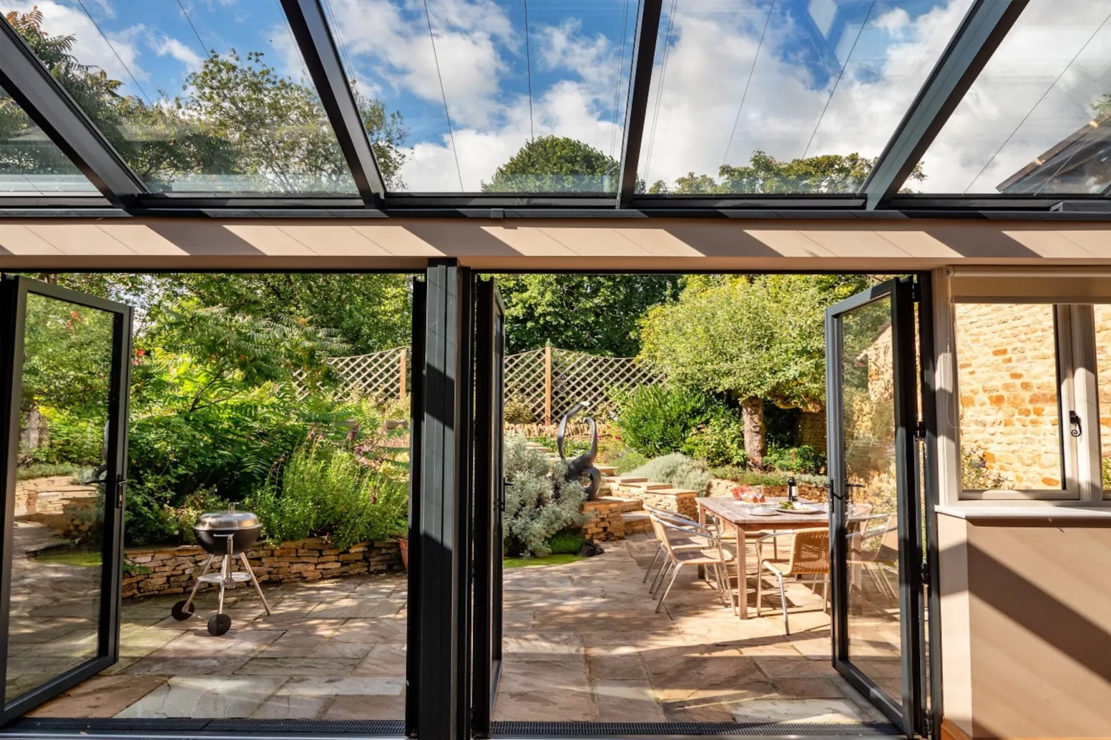 Berry Pen Cottage-Gardens summer
