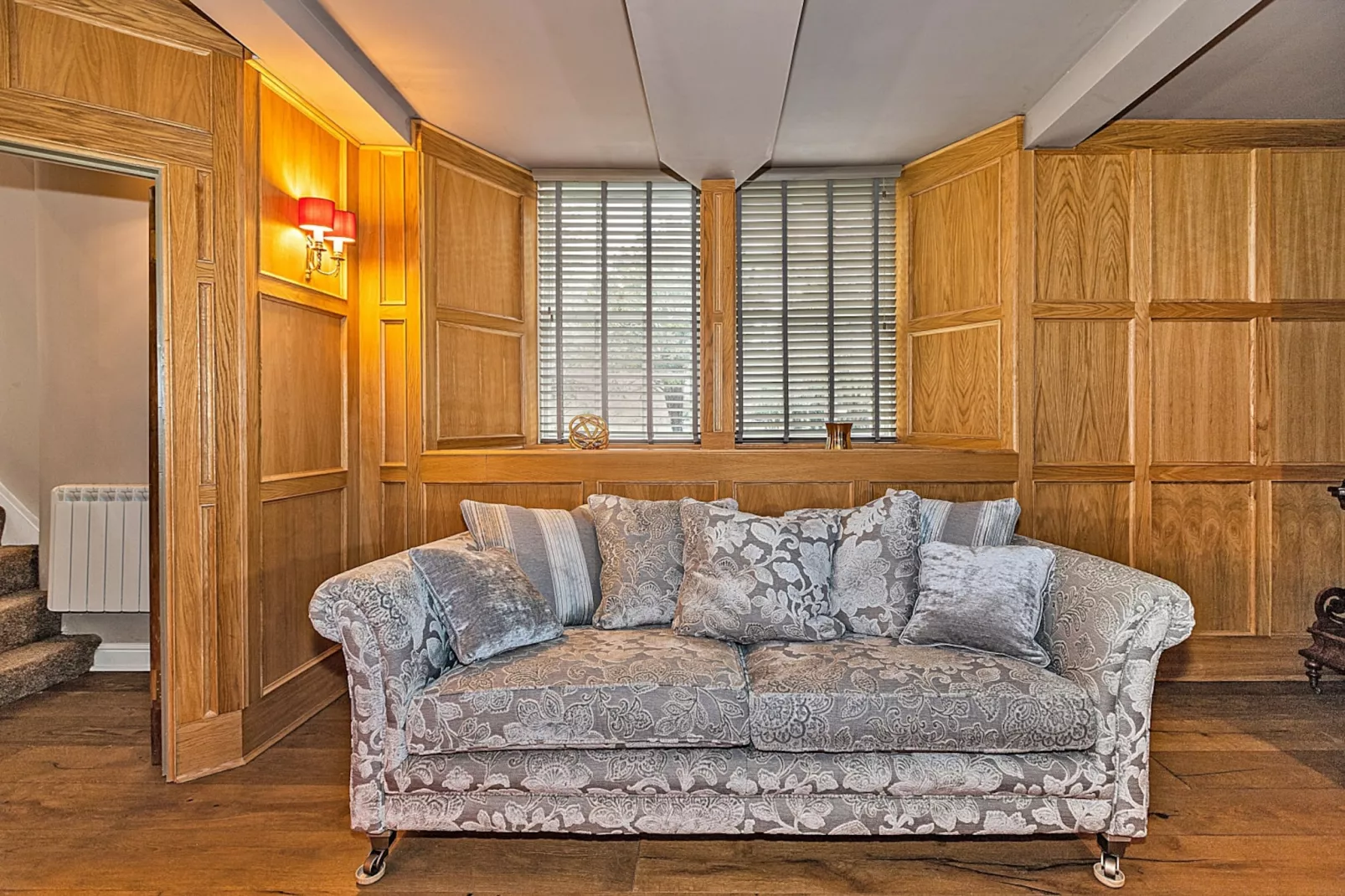 Ttich Manor Retreat-Living room