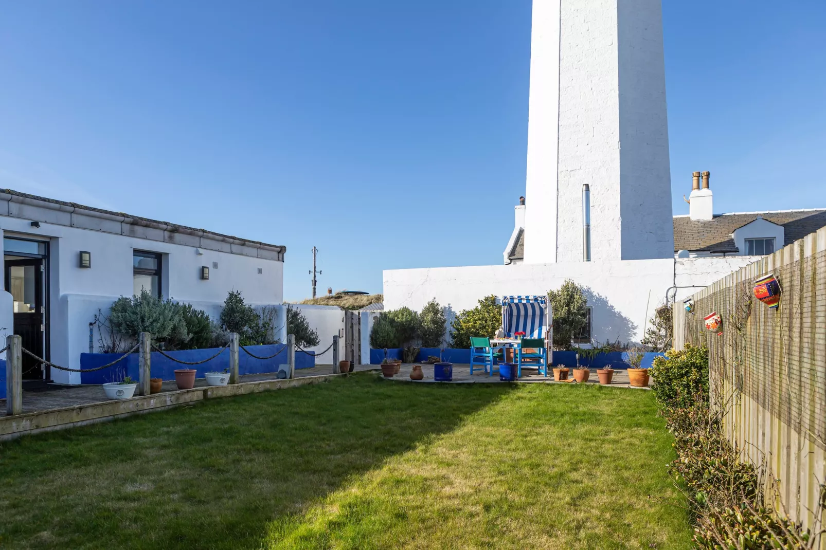 The Lighthouse Hide-Gardens summer
