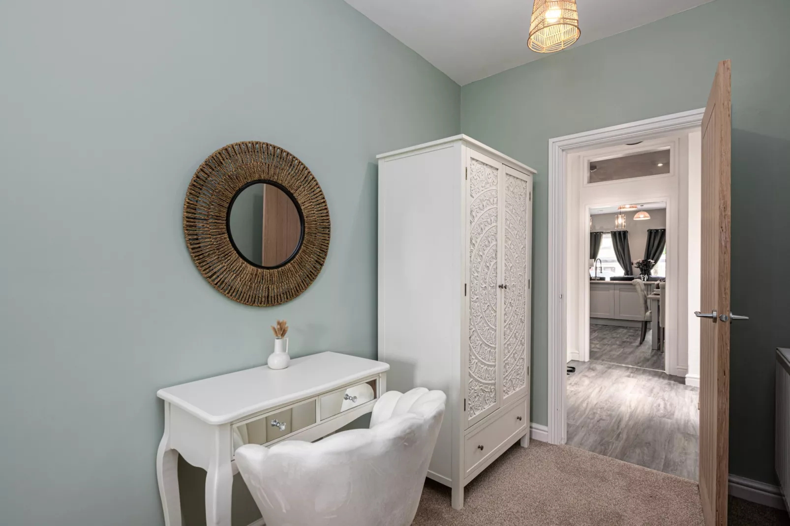 Peace Retreats Apartment - Pwllheli-Bedroom