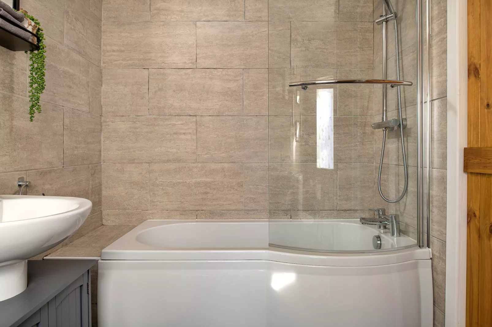 Bwthyn Llechi (Slate Cottage)-Bathroom