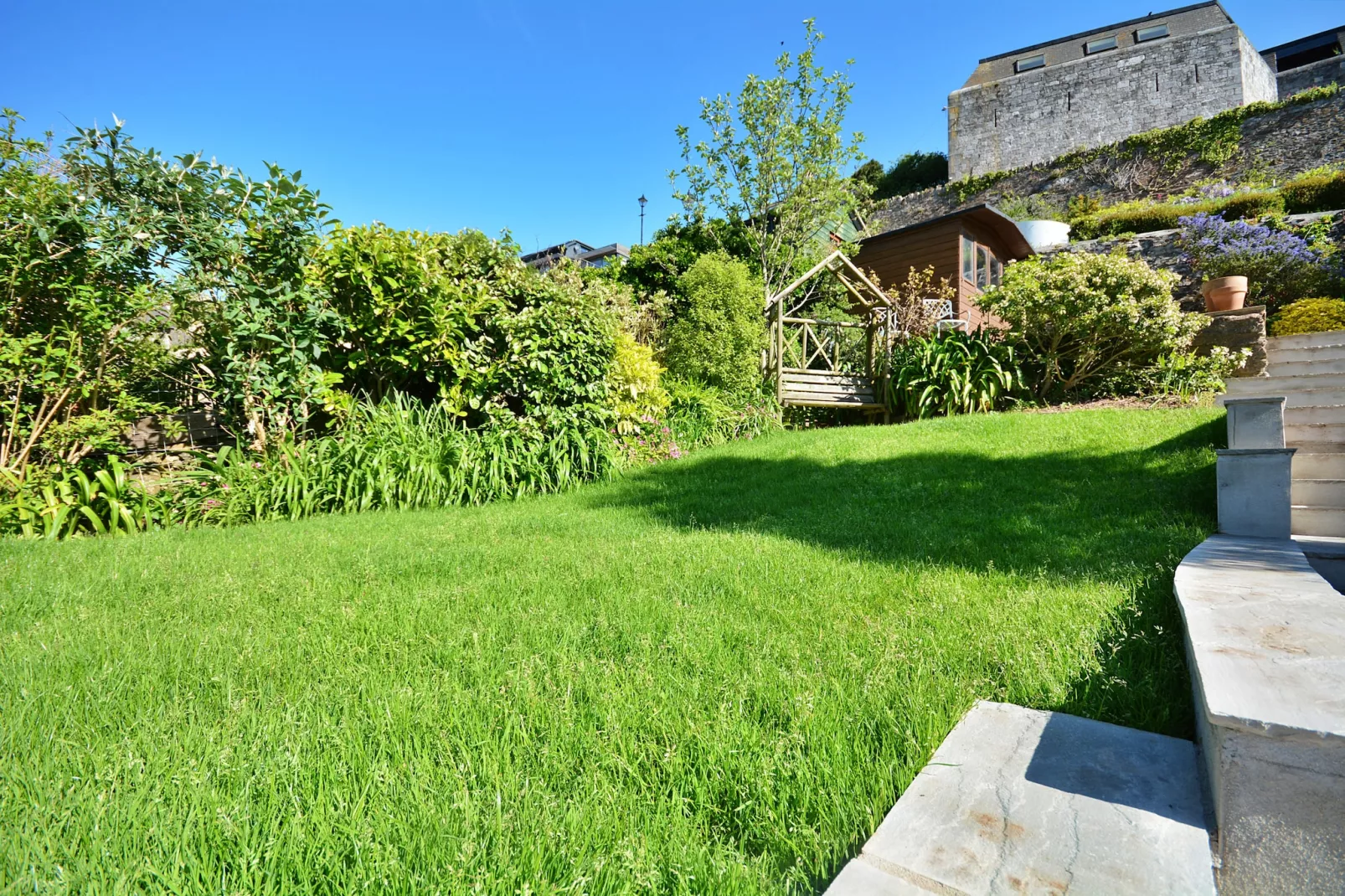 Woodleigh, Cawsand-Gärten Sommer