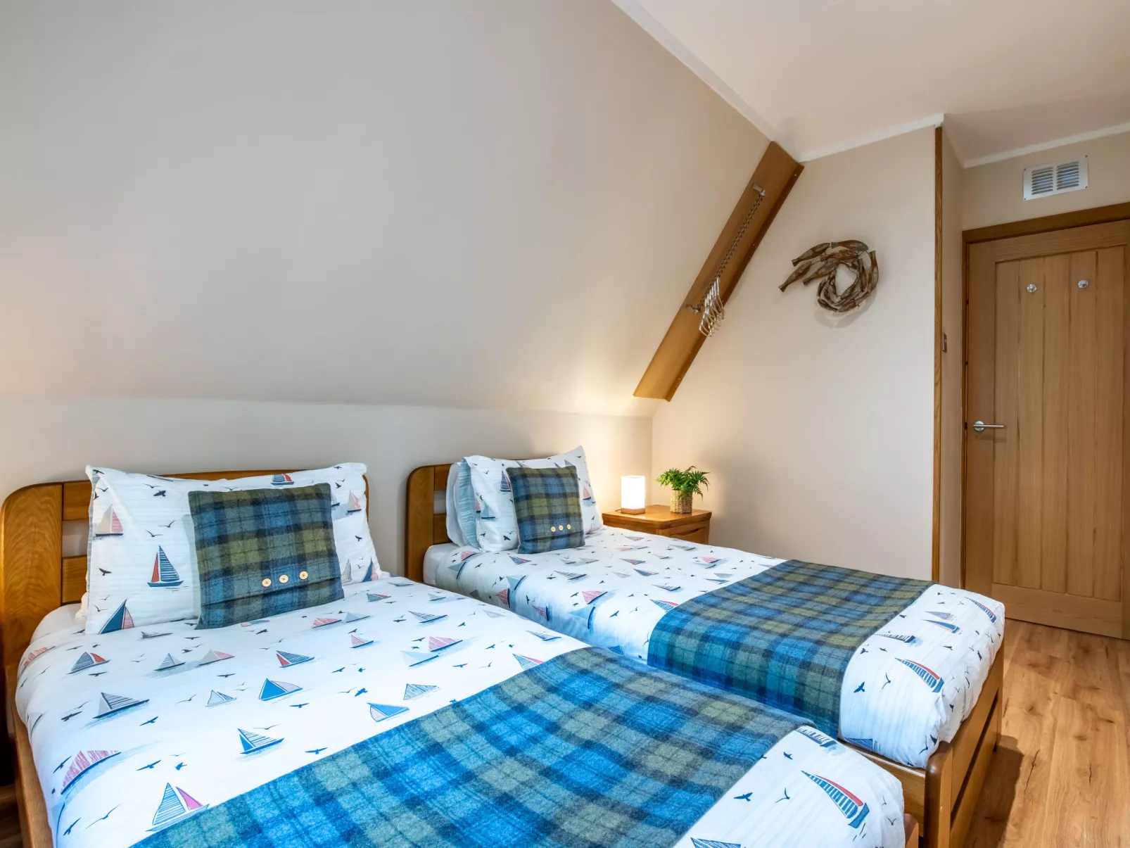Heron Lodge-Inside