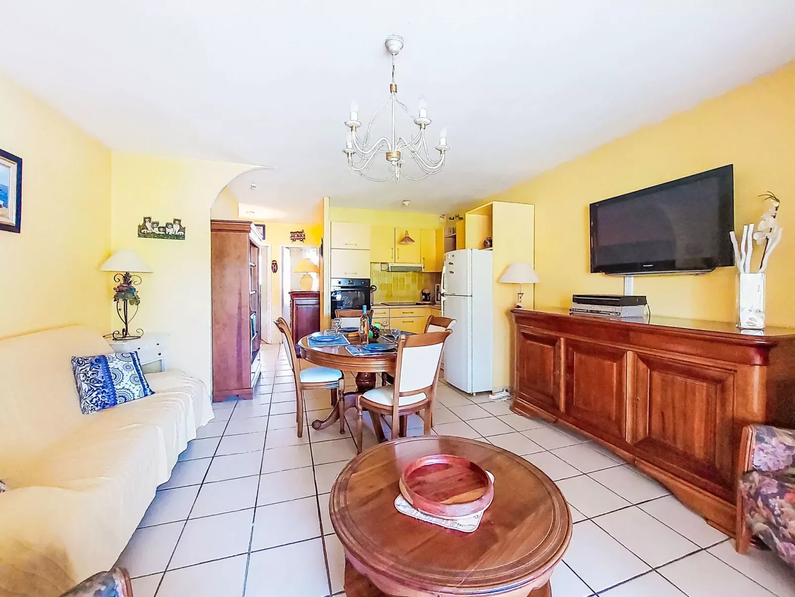 L'Ile heureuse-Inside