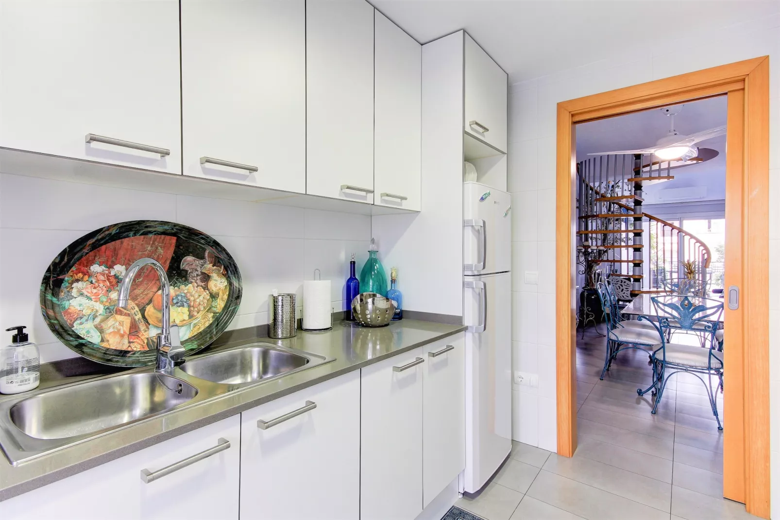 EUGENI D'ORS 3 1 Roses-Kitchen