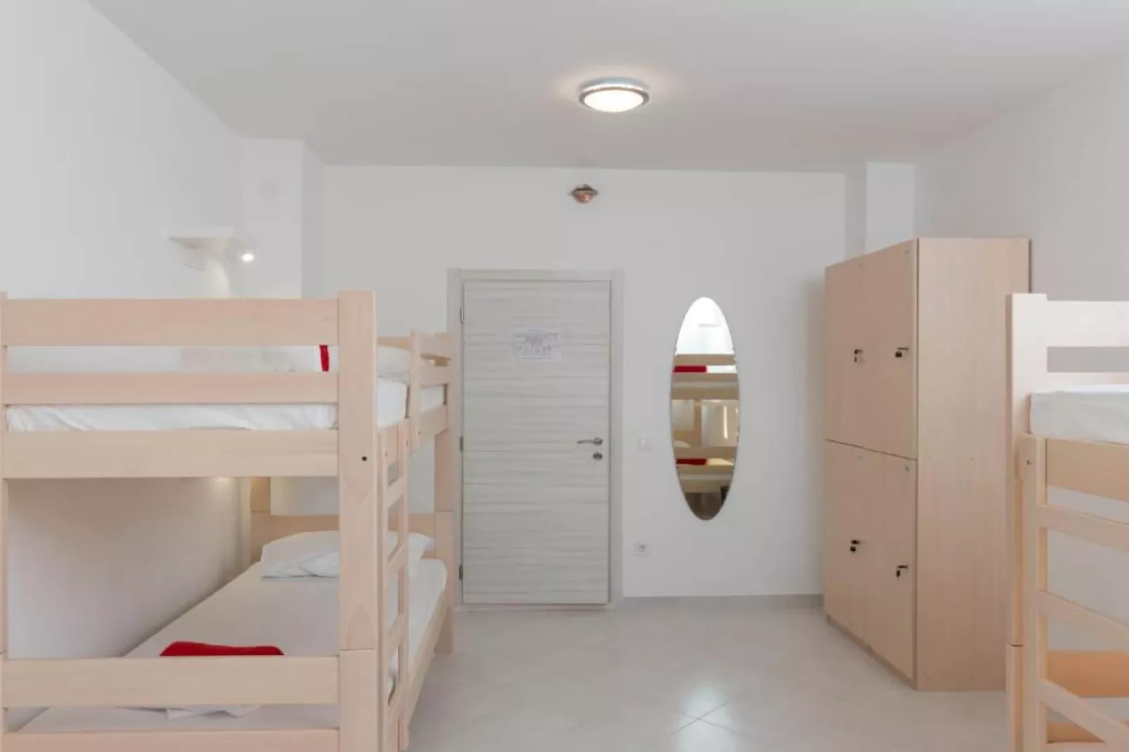 Hostel Free Bird  - Bed in Seven Bed Mixed Dormitory Room 1 (H)-Chambre