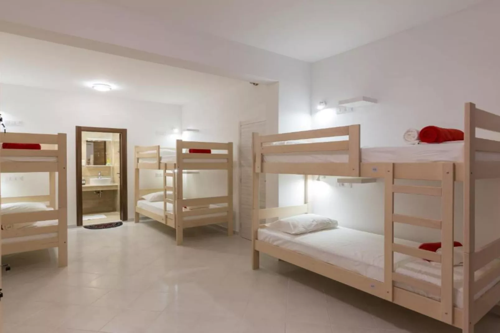 Hostel Free Bird - Bed in Five Bed Mixed Dormitory Room 4  (F)-Chambre