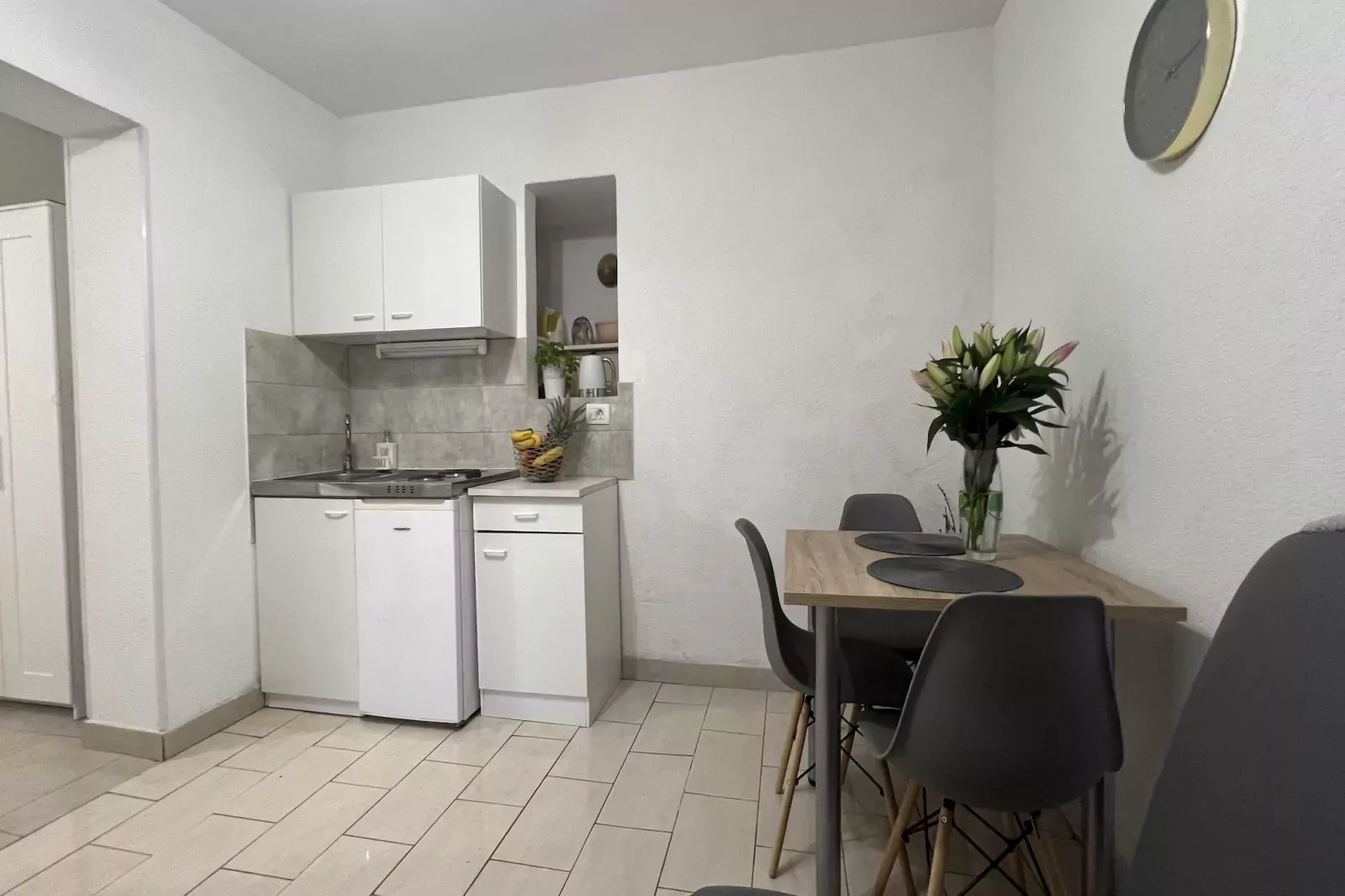 Apartmani Vela Makarska - Studio With Garden View-Kitchen