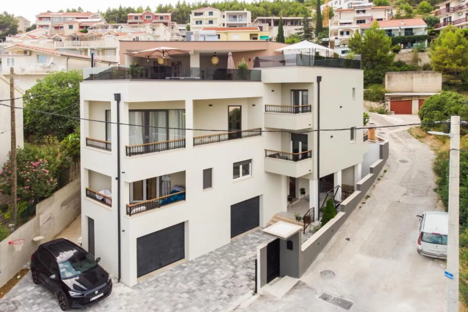 Three-Bedroom Penthouse Apartment-Outdoor