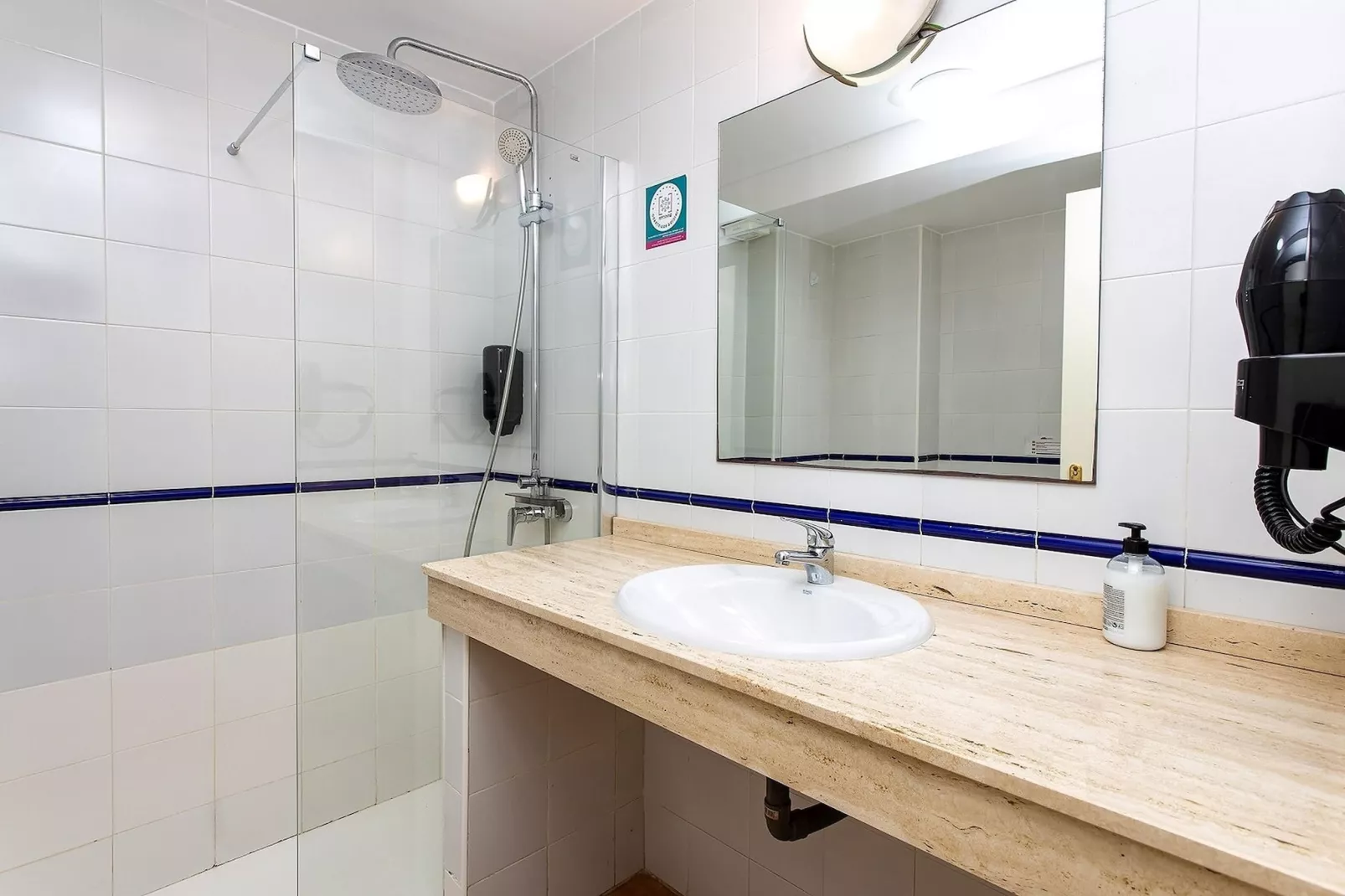 Apartamento en playa Las Carmenes-Bathroom