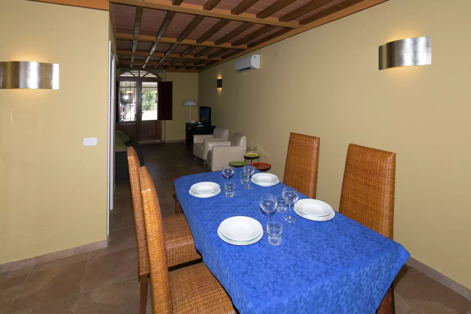 Laurento-Dining room